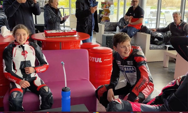 H Μελίτα Μανιώτη και ο Πάνος Κολλάρος είναι οι μικροί της παρέας