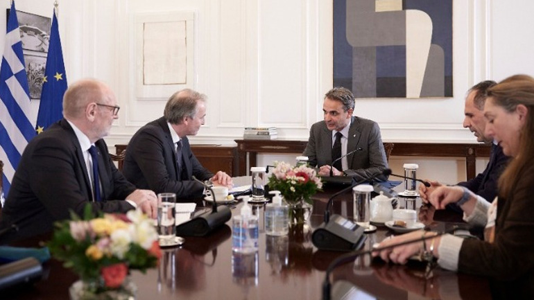 Συνάντηση Μητσοτάκη με την αποστολή της ΕΕ για την αναβάθμιση των σιδηροδρόμων
