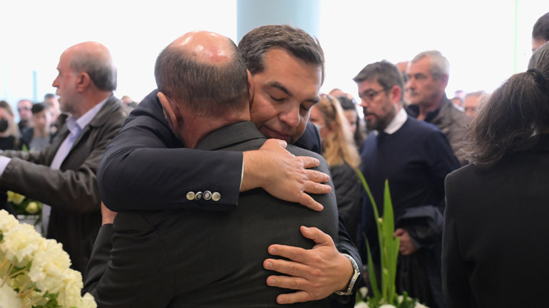 Στην πολιτική κηδεία του Βάιου Βλάχου ο Αλέξης Τσίπρας