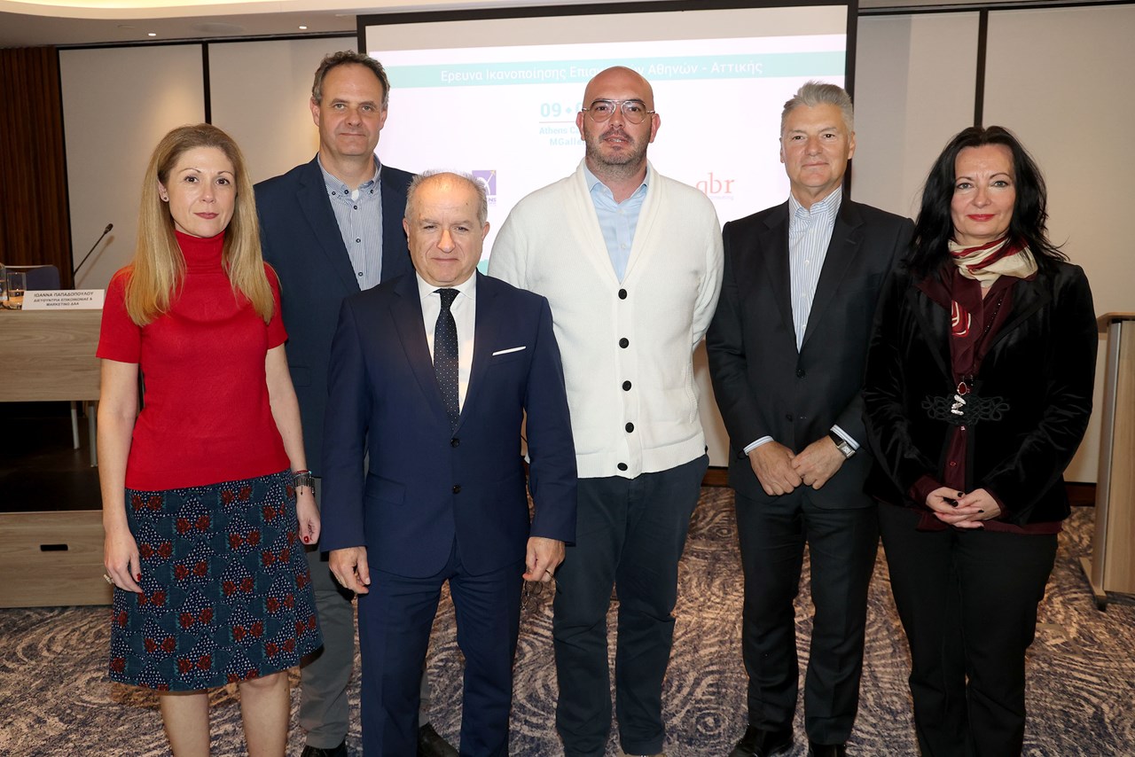 Από αριστερά: Η κ. Μαριπόλα Κώτση, Προϊσταμένη Έρευνας Αγοράς, ΔΑΑ, ο κ. Stefan Merkenhof, Managing Consultant GBR Consulting, ο κ. Ευριπίδης Τζίκας, Γενικός Διευθυντής, Athens Capital Center Hotel, ο κ. Ευγένιος Βασιλικός, Γενικός Γραμματέας ΕΞΑΑΑ, ο κ. Γιάννης Παράσχης, CEO, ΔΑΑ και η κ. Ιωάννα Παπαδοπούλου, Διευθύντρια Επικοινωνίας & Μάρκετινγκ, ΔΑΑ