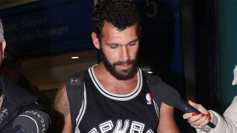 Στα δικαστήρια της Ευελπίδων ο Στάθης Σχίζας μετά την επιστροφή του από το Survivor All Star