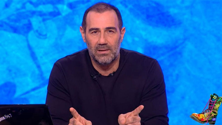 Ο Αντώνης Κανάκης απαντά για την ανακοίνωση της ΕΣΗΕΑ: «Ξέσπασε όλη η ομάδα σε γέλια»