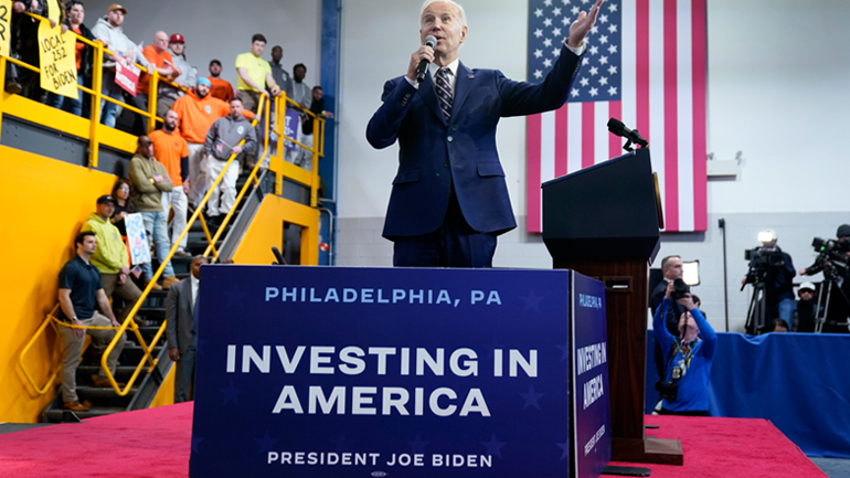 Φόρο στους πλούσιους και αύξηση των αμυντικών δαπανών, προβλέπει ο προϋπολογισμός των ΗΠΑ για το νέο οικονομικό έτος