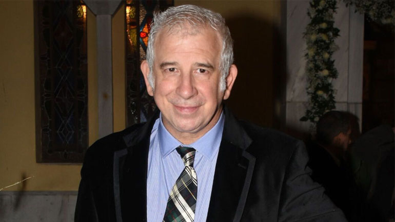 O Πέτρος Φιλιππίδης πήγε στο θέατρο να δει τον γιο του αλλά έφυγε πριν ξεκινήσει η παράσταση