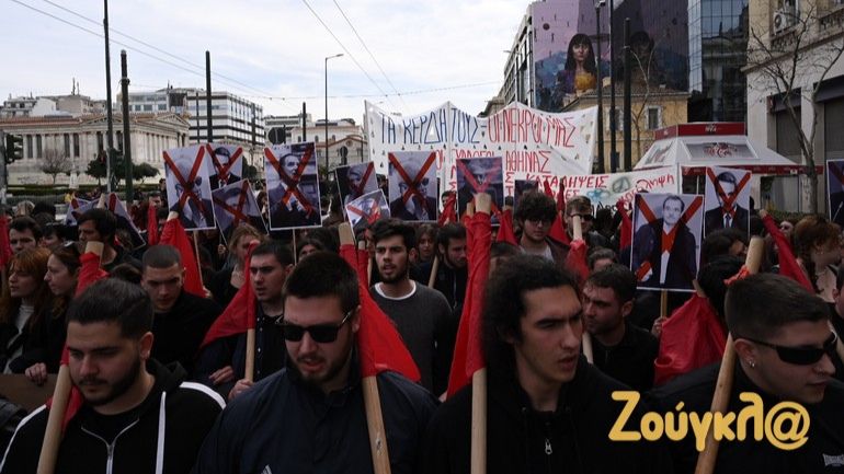 Φοιτητικό συλλαλητήριο στα Προπύλαια για το δυστύχημα στα Τέμπη