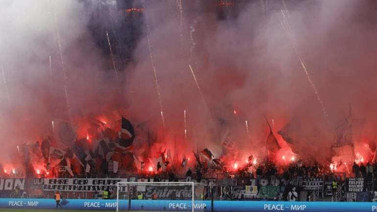 Champions League: Οργή στη Φρανκφούρτη για τον αποκλεισμό των φιλάθλων από τη Νάπολη