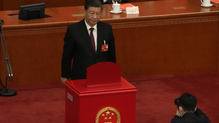 Τρίτη θητεία στην προεδρία της Κίνας εξασφάλισε ο Σι Τζινπίνγκ