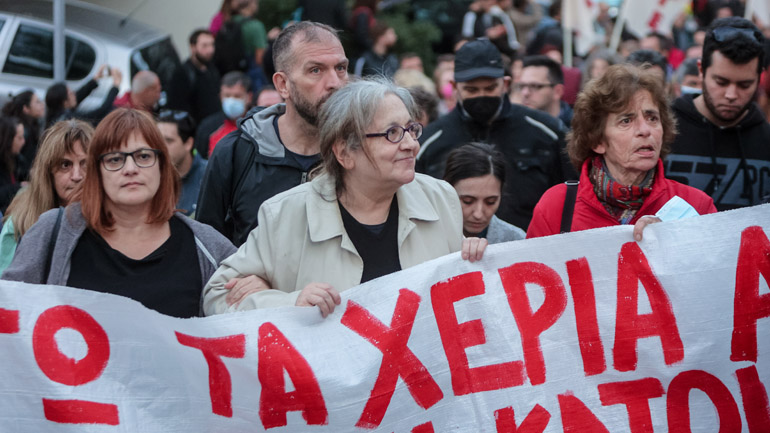 Η ΕΥΔΑΠ επανατοποθέτησε το ρολόι στο σπίτι της κυρίας Κολοβού