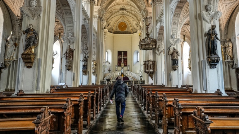 Γερμανία: Επίσκοποι και λαϊκοί της Ρωμαιοκαθολικής Εκκλησίας τάχθηκαν υπέρ του γάμου ομοφυλοφίλων
