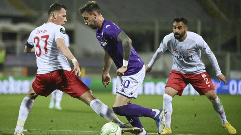 Conference League: Σκορ πρόκρισης για τη Λεχ Πόζναν, προβάδισμα για τη Φιορεντίνα