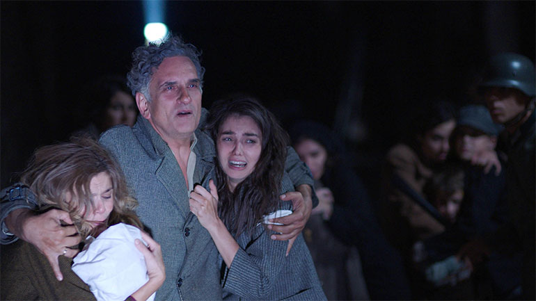 «Το βραχιόλι της φωτιάς»: Η οικογένεια Κοέν ζει τον απόλυτο εφιάλτη στο κολαστήριο του Άουσβιτς