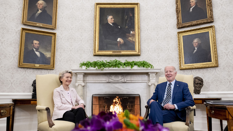 Συνάντηση Μπάιντεν – Φον ντερ Λάιεν: Διαπραγματεύσεις για πρόσβαση στις ΗΠΑ ευρωπαϊκών πρώτων υλών