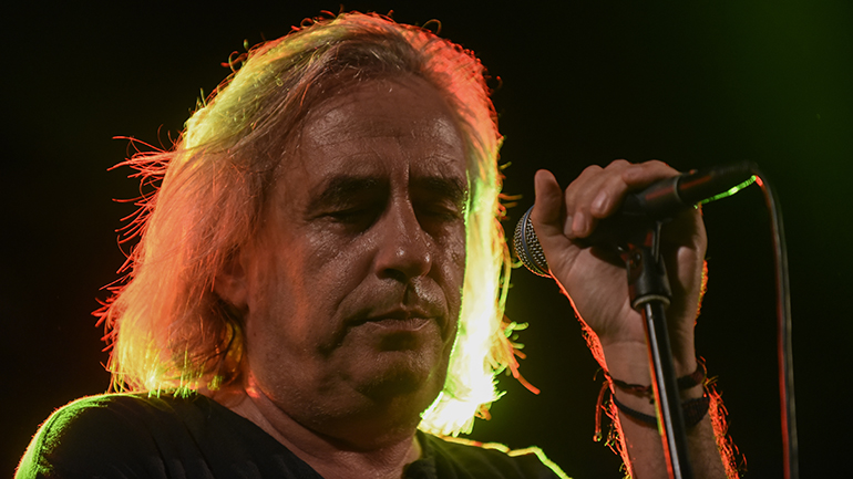 Αγγελάκας: «Συγγνώμη πατέρα, αν το ’ξερα ότι θα πάρεις αποζημίωση, θα ανέβαινα κι εγώ στο τρένο»