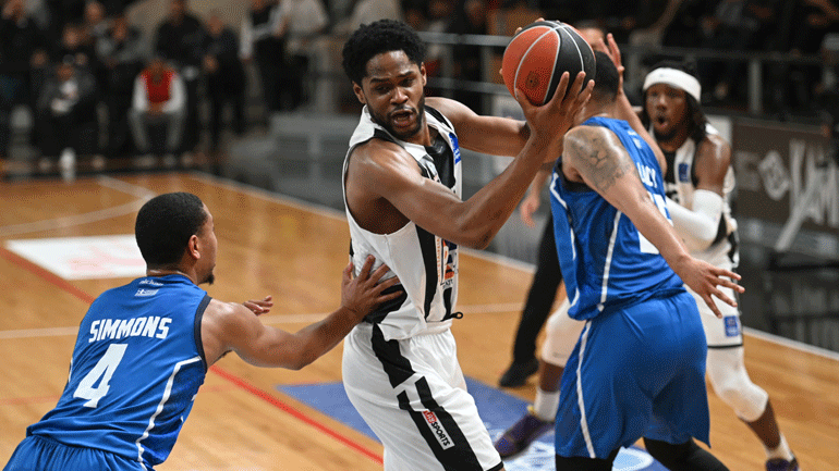 Basket League: Ο Απόλλων Πατρών συνέτριψε 93-66 τον Ιωνικό και έκανε άλμα παραμονής