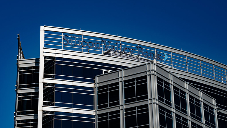 Το FDIC προσέφερε εργασία και μισθούς 45 ημερών στους εργαζόμενους της Silicon Valley Bank Το FDIC προσέφερε εργασία και μισθούς 45 ημερών στους εργαζόμενους της Silicon Valley Bank