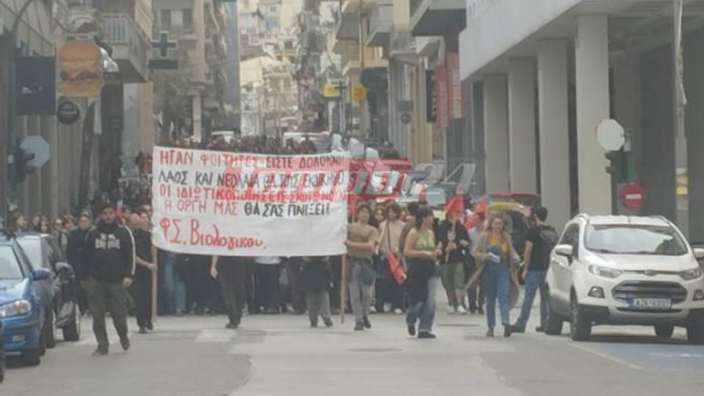 Πορεία διαμαρτυρίας για τα Τέμπη στο κέντρο της Πάτρας