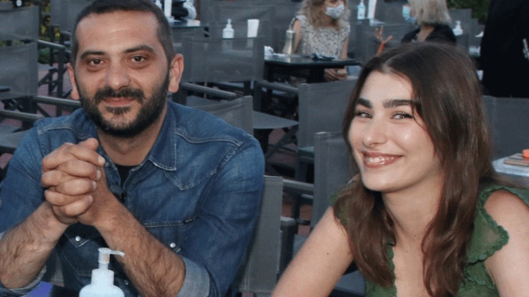 O Λεωνίδας Κουτσόπουλος μαθαίνει στον νεογέννητο γιο του… μπιλιάρδο