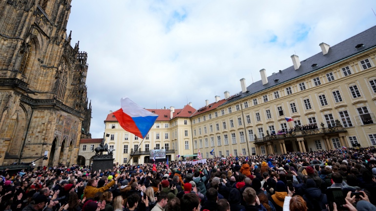 Χιλιάδες διαδηλώνουν στην Τσεχία εναντίον της φτώχειας και των παραδόσεων όπλων στην Ουκρανία