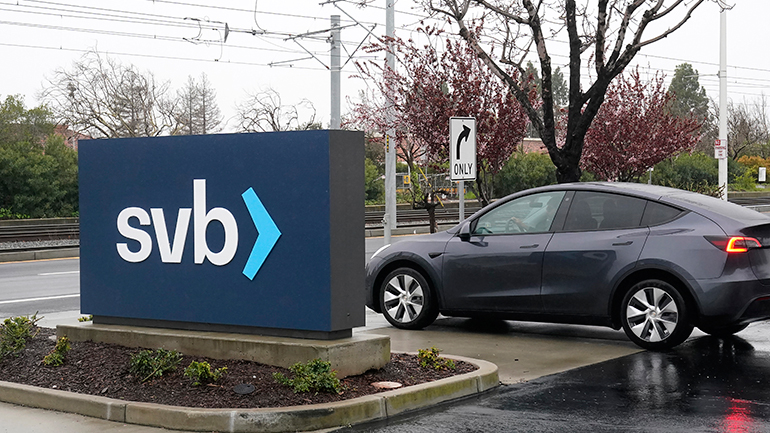 Προθεσμία 24 ωρών δόθηκε στις μεγαλύτερες εμπορικές τράπεζες για τη διάσωση της SVB UK Προθεσμία 24 ωρών δόθηκε στις μεγαλύτερες εμπορικές τράπεζες για τη διάσωση της SVB UK