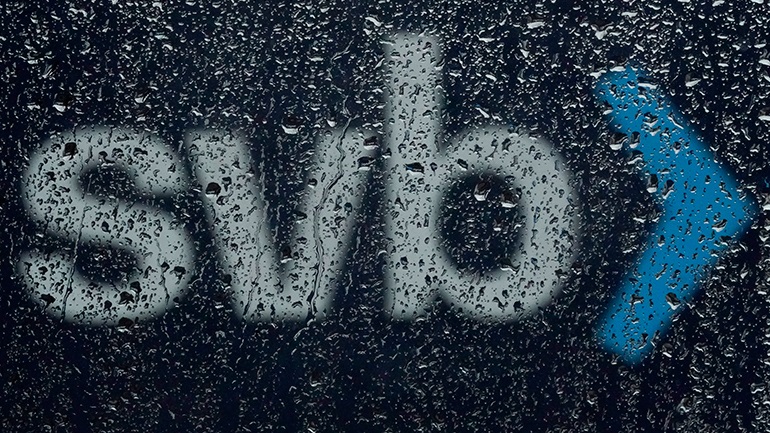 Καθηγητής ΕΚΠΑ εξηγεί γιατί η Ελλάδα δεν θα επηρεαστεί από την κατάρρευση των Silicon Valley Bank και Signature Bank