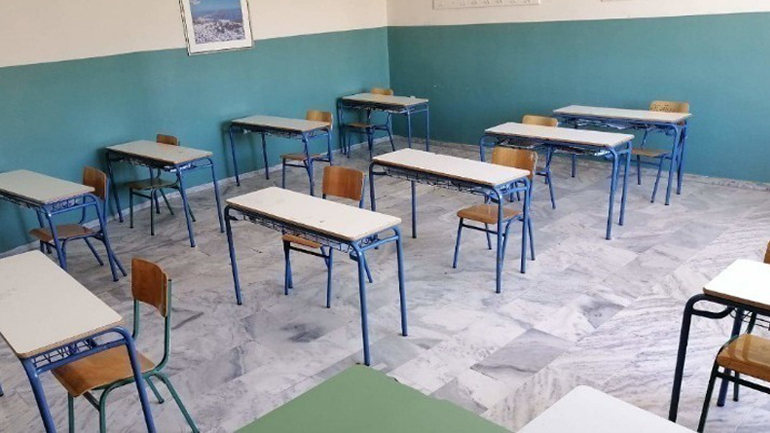 Ανταλλαγή μηνύσεων μεταξύ καθηγητή γυμνασίου και μητέρας μαθητή