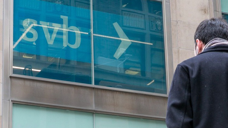 Eurogroup: Δεν είναι άμεσα εκτεθειμένες στη SVB οι τράπεζες της ευρωζώνης