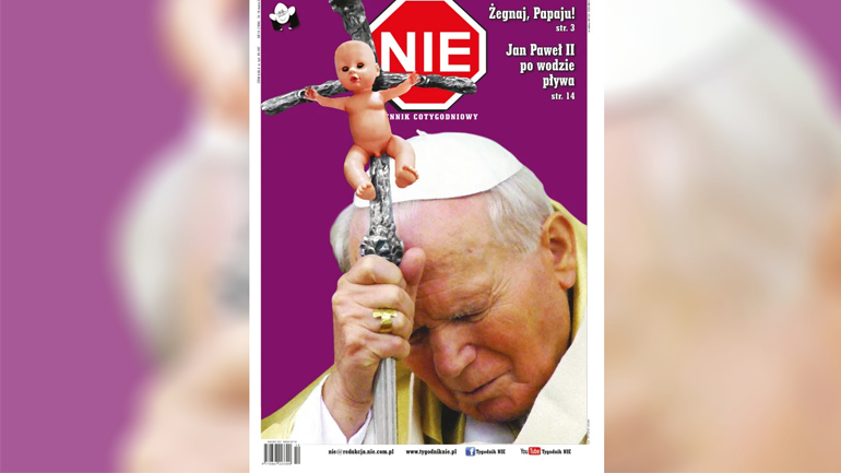 Απέσυραν σατιρική εφημερίδα στην Πολωνία για μια εικόνα του Ιωάννη Παύλου Β΄ να κρατά σταυρό με μια κούκλα μωρό