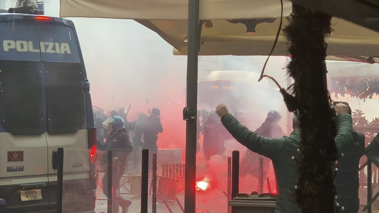 Champions League: Τρομερά επεισόδια στη Νάπολη από οπαδούς της Άιντραχτ Φρανκφούρτης