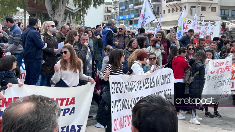 Μεγαλειώδης συγκέντρωση στο Ηράκλειο – Συγκλονίζουν τα πανό