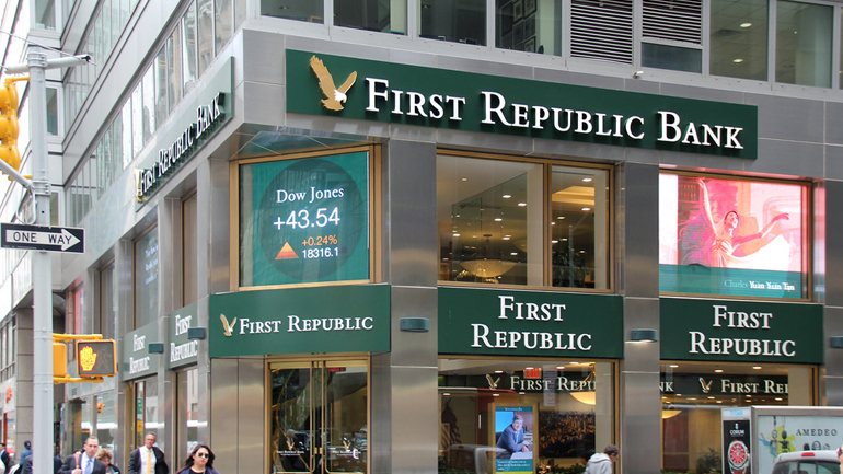 Έντεκα τράπεζες των ΗΠΑ στηρίζουν με 30 δις. δολάρια τη First Republic Bank
