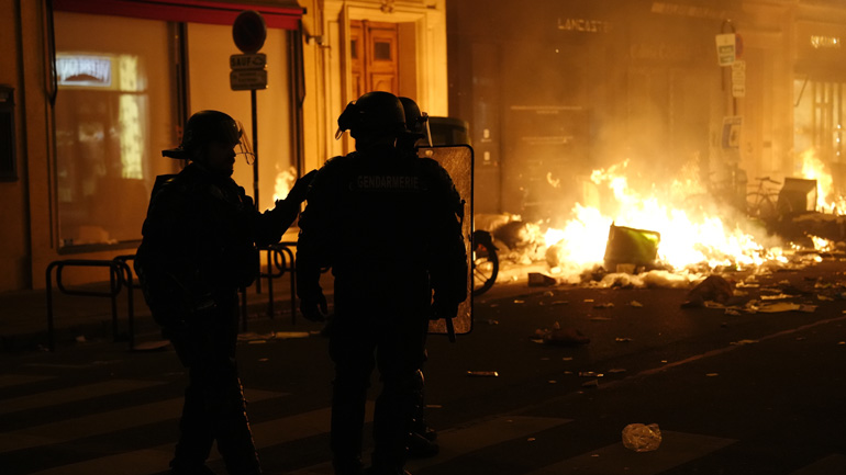 Γαλλία: 217 συλλήψεις στις διαδηλώσεις εναντίον της μεταρρύθμισης του συνταξιοδοτικού