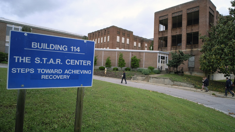 ΗΠΑ: Επτά αστυνομικοί και τρεις εργαζόμενοι σε νοσοκομείο διώκονται για ανθρωποκτονία από αμέλεια μετά τον θάνατο κρατουμένου