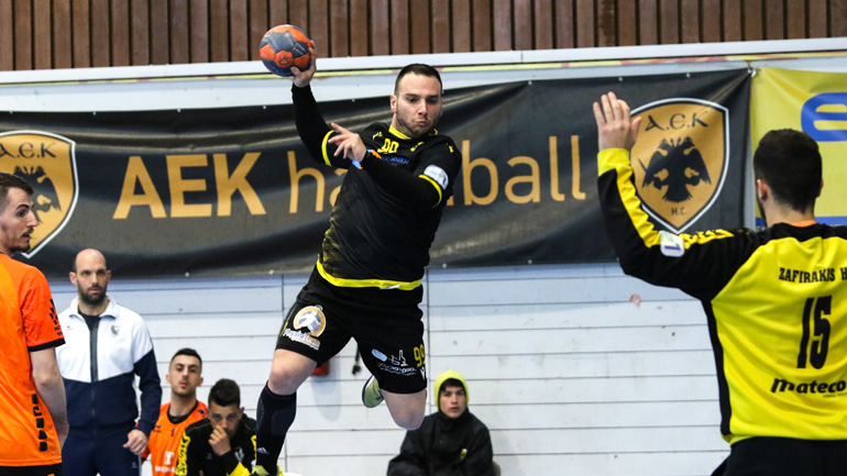 Χάντμπολ: Άνετη νίκη (34-21) για την ΑΕΚ απέναντι στον Ζαφειράκη Νάουσας