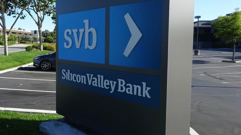 Μια ανάσα από την πτώχευση η μητρική της Silicon Valley Bank ζητώντας προστασία από τους πιστωτές