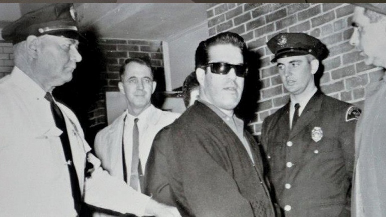 Με τις ευλογίες της ”Παναγίας της Μαφίας”