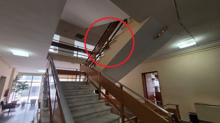 Νεαρός αποπειράθηκε να αυτοκτονήσει στο Δικαστικό Μέγαρο Λάρισας