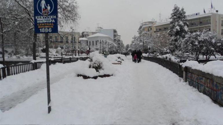 Τρίκαλα: Στους 20 πόντους το χιόνι στα ορεινά