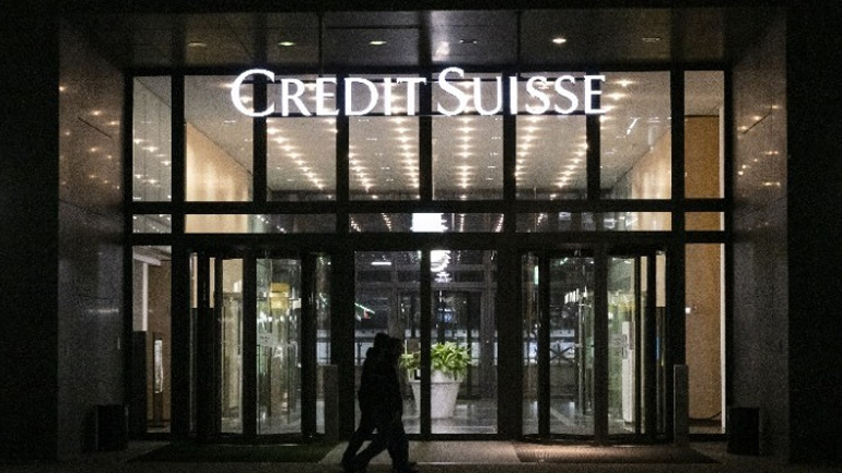 Εγγυήσεις ύψους 6 δισ. δολαρίων ζητά η UBS για μια πιθανή εξαγορά της Credit Suisse