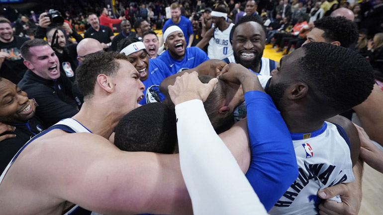 ΝΒΑ: Οι Μάβερικς «άλωσαν» το Λος Αντζελες, νίκησαν 111-110 τους Λέικερς