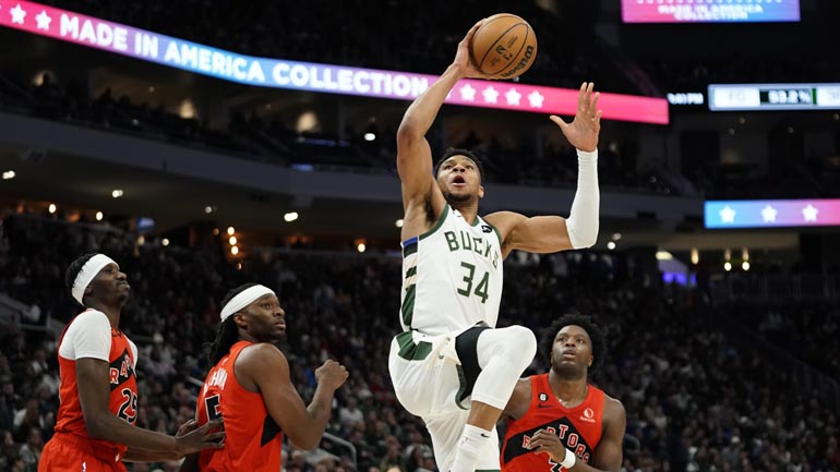 ΝΒΑ: Νίκη για τους Μπακς με triple double του Αντετοκούνμπο, 118-111 τους Ράπτορς