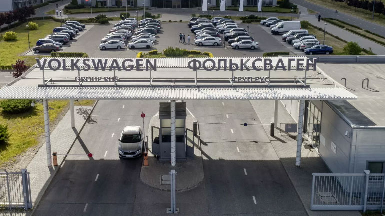 Ρωσικό δικαστήριο ζητά από την VW εξωφρενική αποζημίωση – Δέσμευσε τη περιουσία της στη χώρα