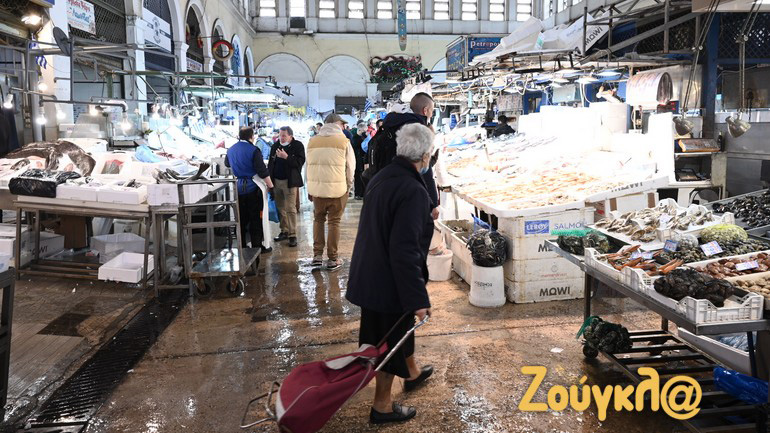 Ρεπορταζ του zougla.gr στην ιχθυαγορά Βαρβακείου – Στα ύψη η τιμή του μπακαλιάρου