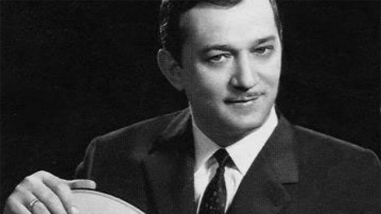 Σαν σήμερα γεννήθηκε και έφυγε από τη ζωή, ο κορυφαίος του μπουζουκιού Μανώλης Χιώτης