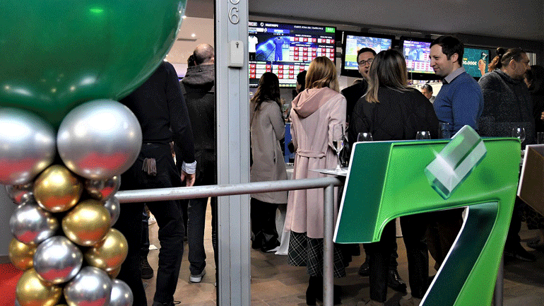 Διασκέδαση και πολλές εκπλήξεις από τα «ΕΦΤΑΡΙΑ» του ΣΚΡΑΤΣ σε κατάστημα ΟΠΑΠ στην Κηφισιά