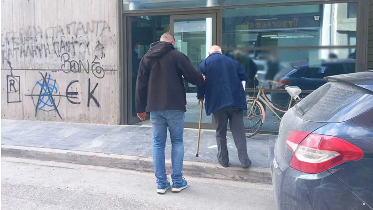 Τρίκαλα: Ελεύθερος με όρους ο 84χρονος που κατηγορείται για ασέλγεια σε ανήλικη