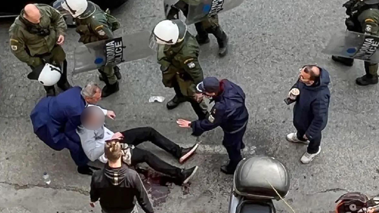 Φωτογραφία – ντοκουμέντο από την επίθεση με μαχαίρι στο Εφετείο Αθηνών