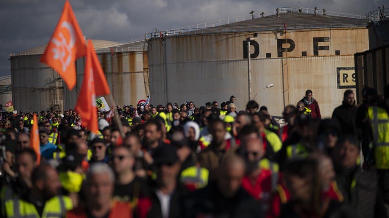 Γαλλία: 3,5 εκατ. διαδηλωτές στις απεργιακές συγκεντρώσεις αναφέρει το CGT – Τα συνδικάτα καλούν στην 10η μέρα κινητοποιήσεων την Τρίτη