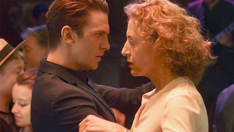 «Ο Άντρας των Ονείρων μου»: Μια ρομαντική κομεντί για ένα ρομπότ και μια επιστήμονα σε σκηνοθεσία Μαρία Σρέντερ