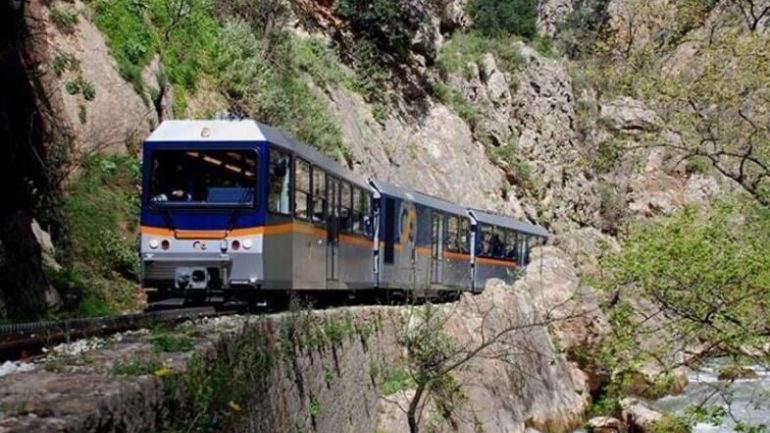 Οδοντωτός: Σχολείο από την Πάρο και ΚΑΠΗ από Ανάβυσσο τα πρώτα δρομολόγια