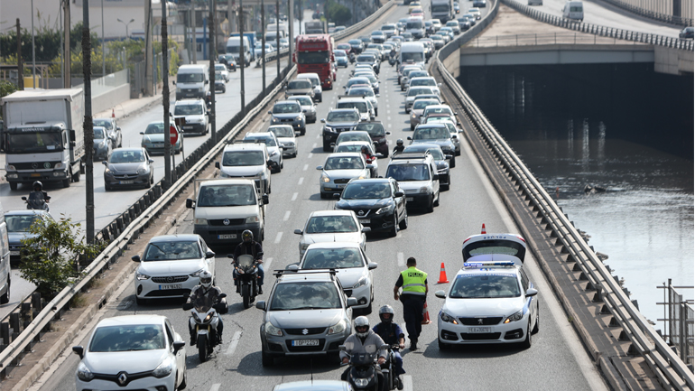 Μεγάλη κίνηση σε Κηφισό και Αττική Οδό – Καραμπόλα τριών οχημάτων